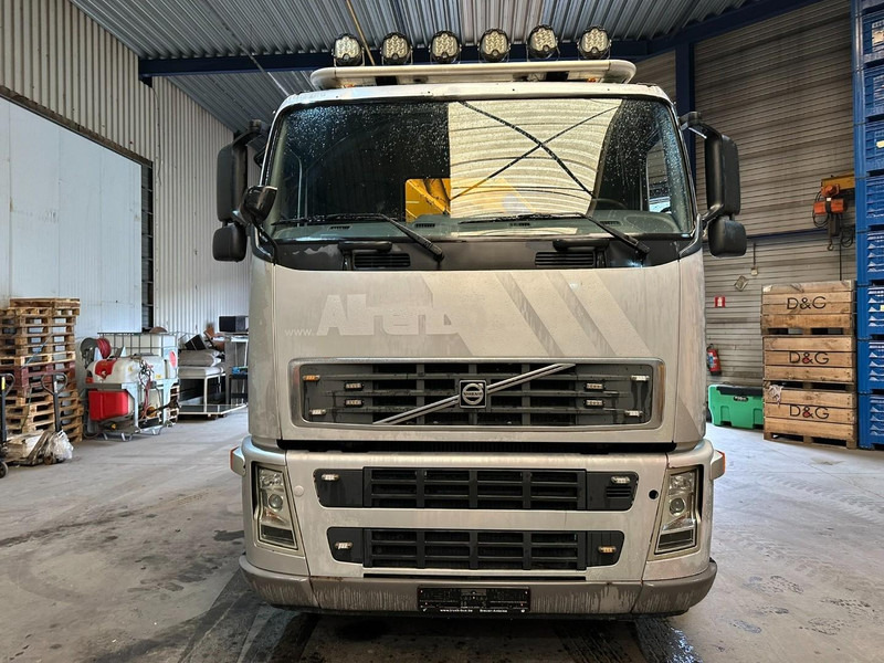Volvo FH12-420 8x4 HOOKLIFT AJK + CRANE EFFER 250 - 3S - RADIO - TRIDEM LIFT + STEERING AXLE - I SHIFT - BE TRUCK - Hook lift, Truk derek: gambar 2 Volvo FH12-420 8x4 HOOKLIFT AJK + CRANE EFFER 250 - 3S - RADIO - TRIDEM LIFT + STEERING AXLE - I SHIFT - BE TRUCK - Hook lift, Truk derek: gambar 2