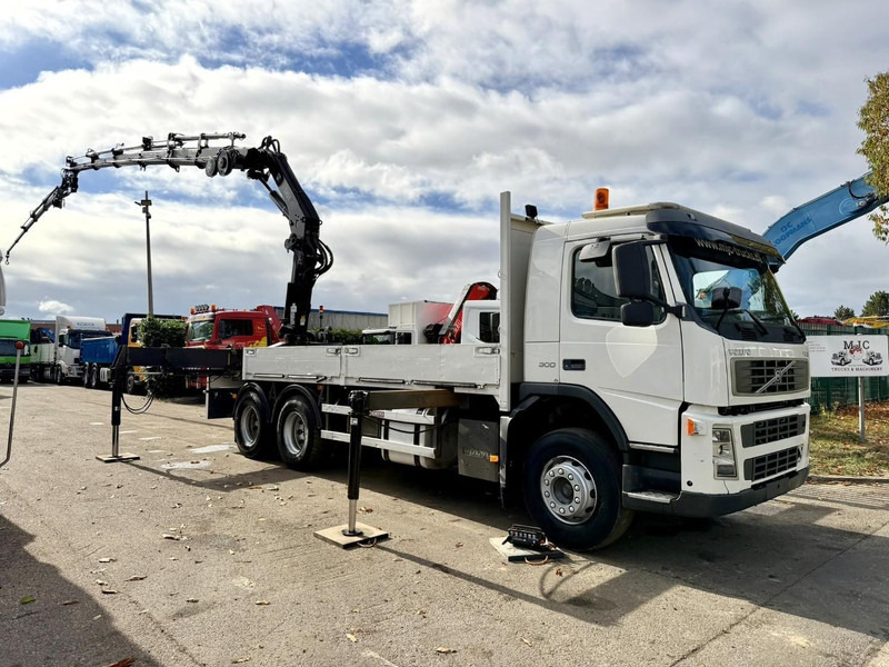 Volvo FM 300 6x4 + (25.8m!) PRITSCHE + KRAN HIAB 245 E-5 + JIB 65 X-3 + 2 ME - *228.000km* - MANUAL - A/C - EURO 3 - BELGIAN TRUCK - Truk flatbed, Truk derek: gambar 2 Volvo FM 300 6x4 + (25.8m!) PRITSCHE + KRAN HIAB 245 E-5 + JIB 65 X-3 + 2 ME - *228.000km* - MANUAL - A/C - EURO 3 - BELGIAN TRUCK - Truk flatbed, Truk derek: gambar 2