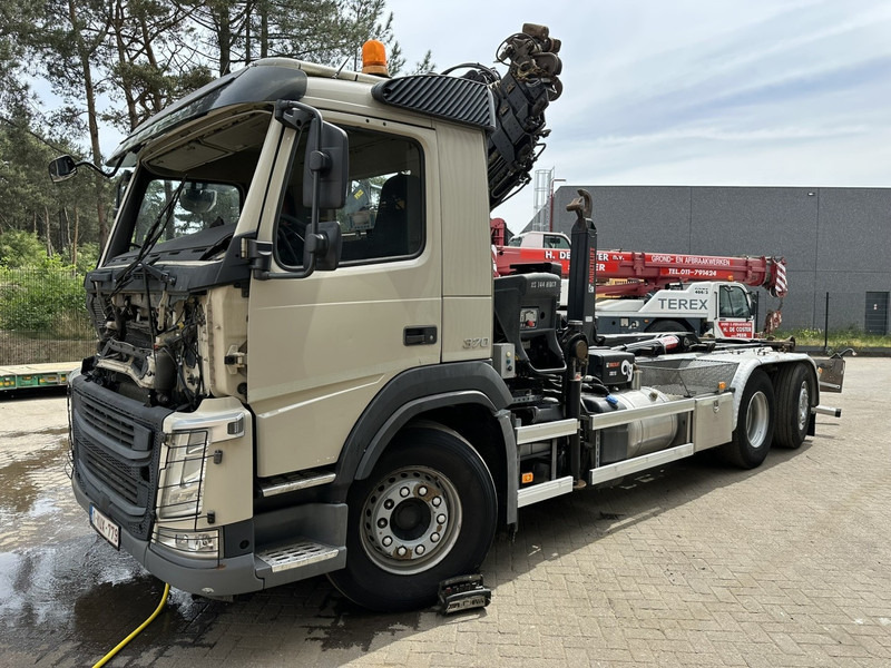 Volvo FM 370 6x2 HOOKLIFT 21T + CRANE HIAB 144 E-4 HIDUO - ENGINE / GEARBOX OK - CHASSIS OK - RUNNING + DRIVING - BE TRUCK - Hook lift, Truk derek: gambar 4 Volvo FM 370 6x2 HOOKLIFT 21T + CRANE HIAB 144 E-4 HIDUO - ENGINE / GEARBOX OK - CHASSIS OK - RUNNING + DRIVING - BE TRUCK - Hook lift, Truk derek: gambar 4