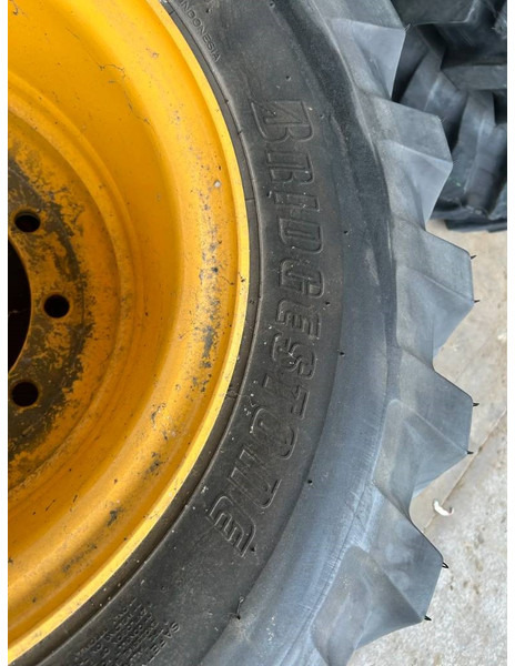 Bridgestone 1000 x 20 Set / 10.00 x 20: 4x2 Tyres - Roda/ Ban untuk Peralatan konstruksi: gambar 2 Bridgestone 1000 x 20 Set / 10.00 x 20: 4x2 Tyres - Roda/ Ban untuk Peralatan konstruksi: gambar 2