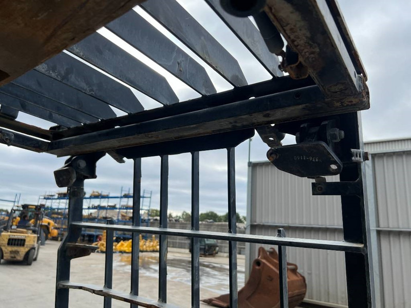 Cat 313E / M315F / 320F / 323E / 325F / 329E / 330F / - Kabin dan interior untuk Peralatan konstruksi: gambar 4 Cat 313E / M315F / 320F / 323E / 325F / 329E / 330F / - Kabin dan interior untuk Peralatan konstruksi: gambar 4