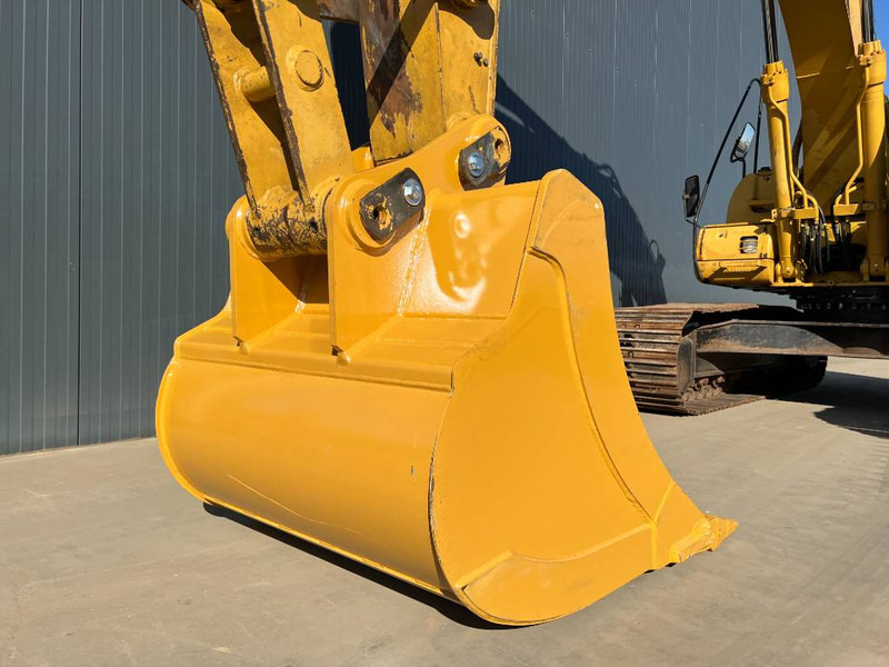 Ekskavator perayap Cat 320C L: gambar 13