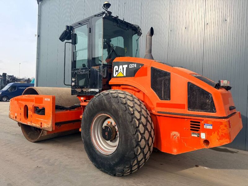 Cat CS74 - Roller: gambar 2 Cat CS74 - Roller: gambar 2