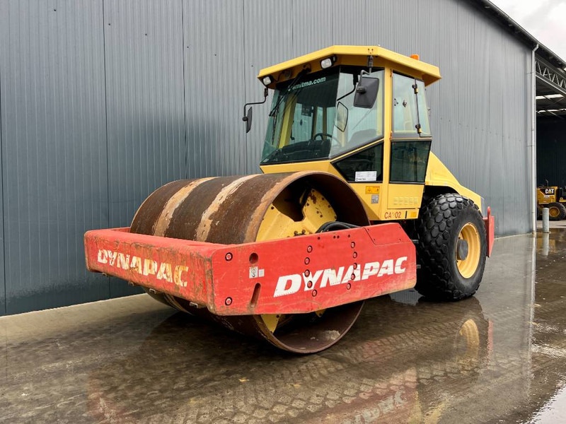 Roller Dynapac CA302D: gambar 1