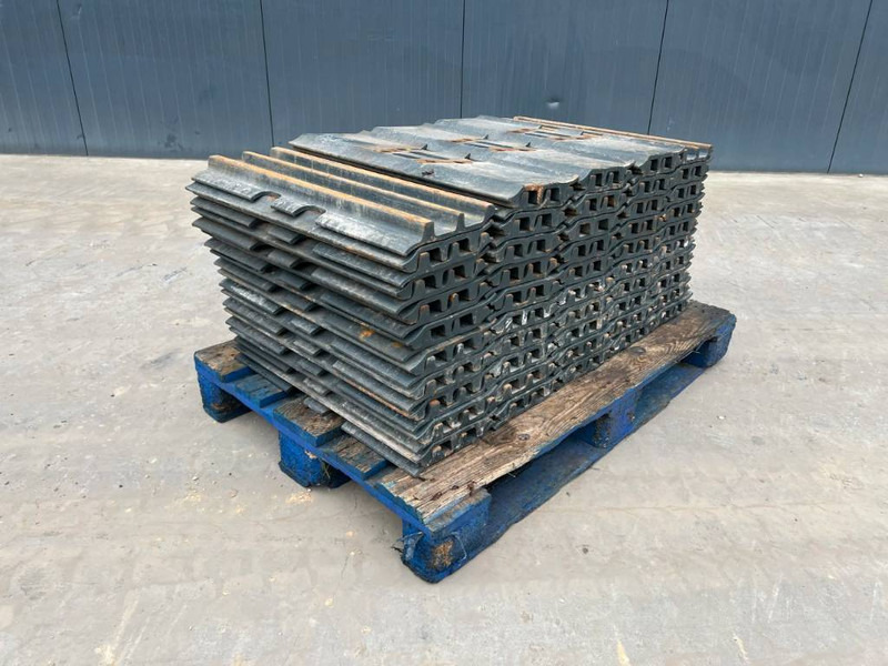 Hyundai R210 / R215 / R220 Shoes 3 Grouser 600mm - Bingkai/ Sasis untuk Peralatan konstruksi: gambar 1 Hyundai R210 / R215 / R220 Shoes 3 Grouser 600mm - Bingkai/ Sasis untuk Peralatan konstruksi: gambar 1