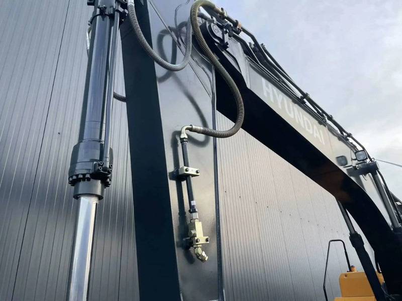 Ekskavator perayap baru Hyundai R215L: gambar 8