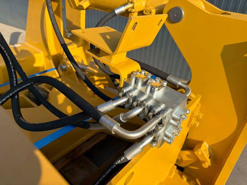 Cat D8 Multi Shank Ripper - Lampiran untuk Peralatan konstruksi: gambar 4 Cat D8 Multi Shank Ripper - Lampiran untuk Peralatan konstruksi: gambar 4