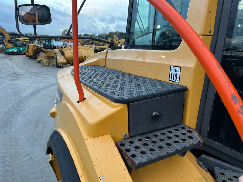 Tempat sampah artikulasi Volvo A35G: gambar 17 Tempat sampah artikulasi Volvo A35G: gambar 17