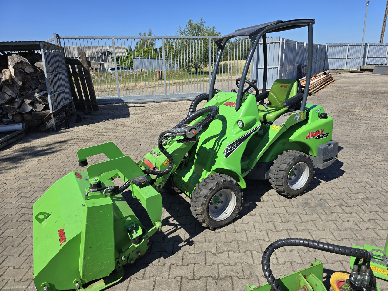 AVANT 423 - Skid steer: gambar 3 AVANT 423 - Skid steer: gambar 3