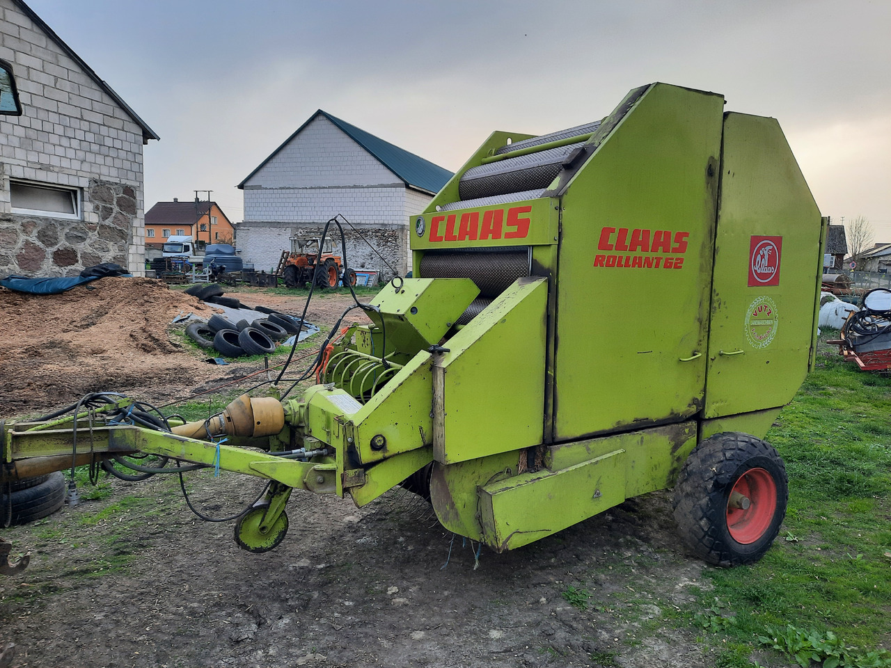 CLAAS ROLLANT 62 - Baler bulat: gambar 3 CLAAS ROLLANT 62 - Baler bulat: gambar 3