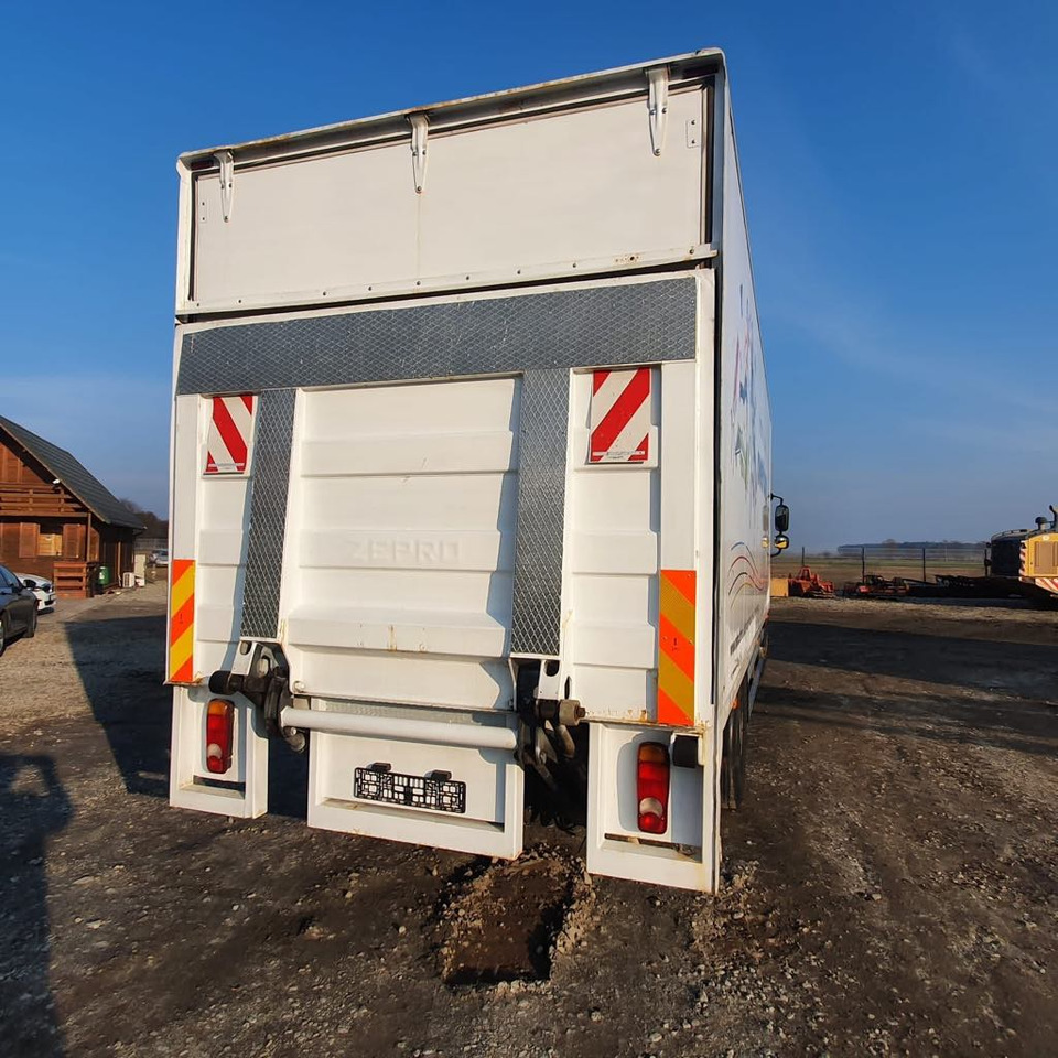 DAF CF 65.220 - Truk box: gambar 4 DAF CF 65.220 - Truk box: gambar 4