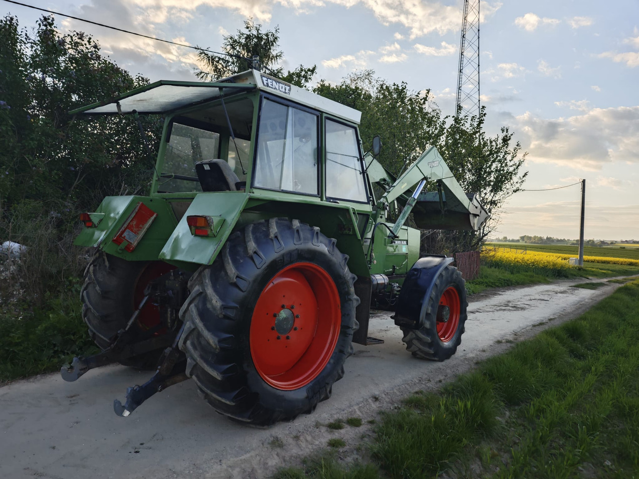 FENDT Favorit 611 LS turbomatik + TUR - Traktor: gambar 4 FENDT Favorit 611 LS turbomatik + TUR - Traktor: gambar 4