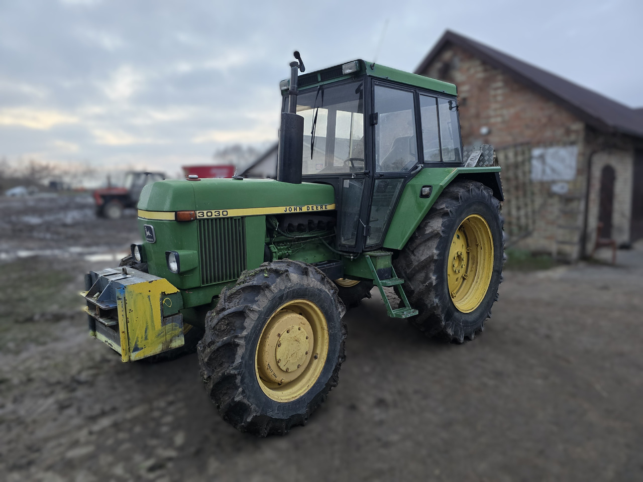 JOHN DEERE 3030E - Traktor: gambar 3 JOHN DEERE 3030E - Traktor: gambar 3