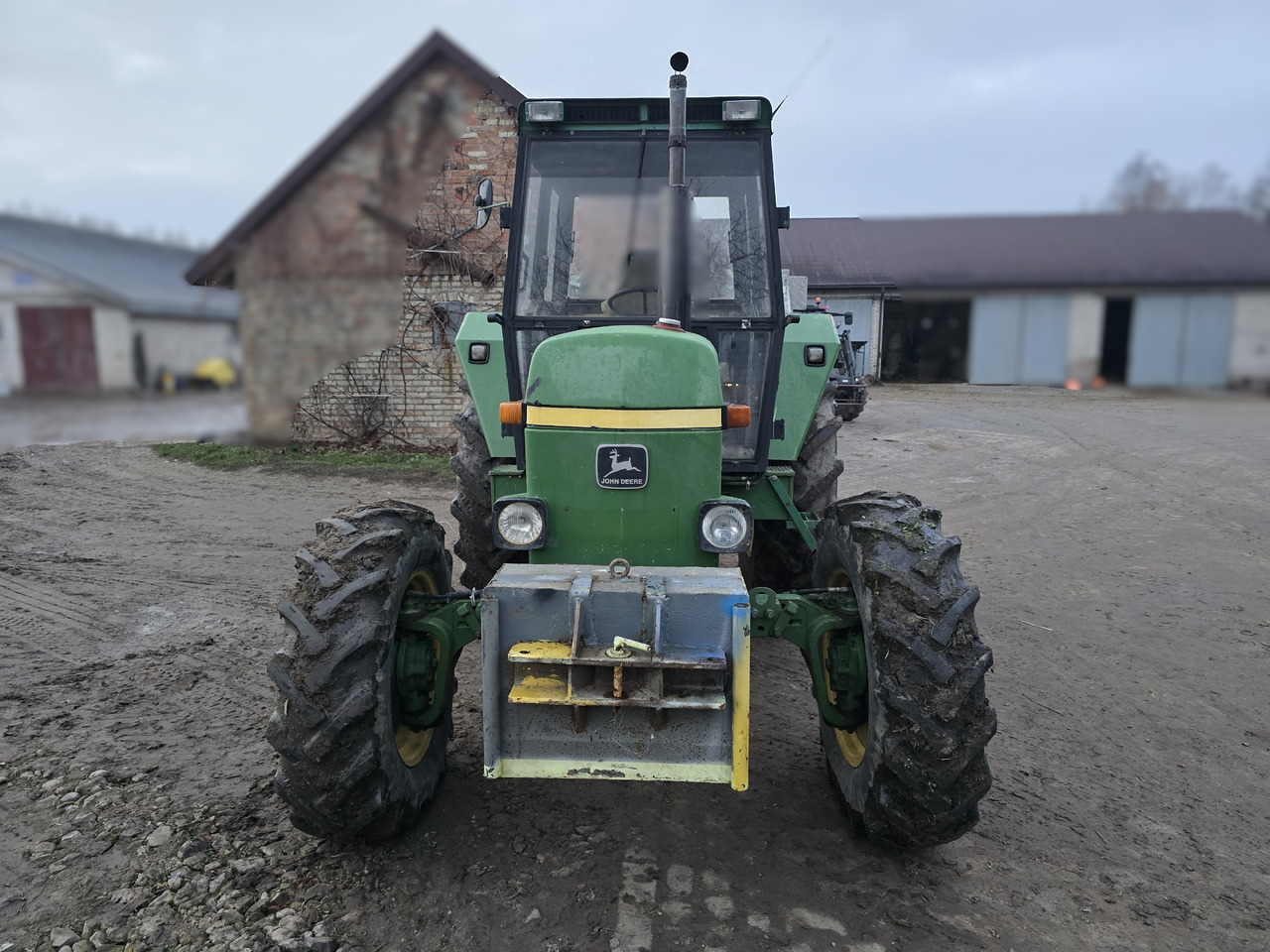 JOHN DEERE 3030E - Traktor: gambar 2 JOHN DEERE 3030E - Traktor: gambar 2