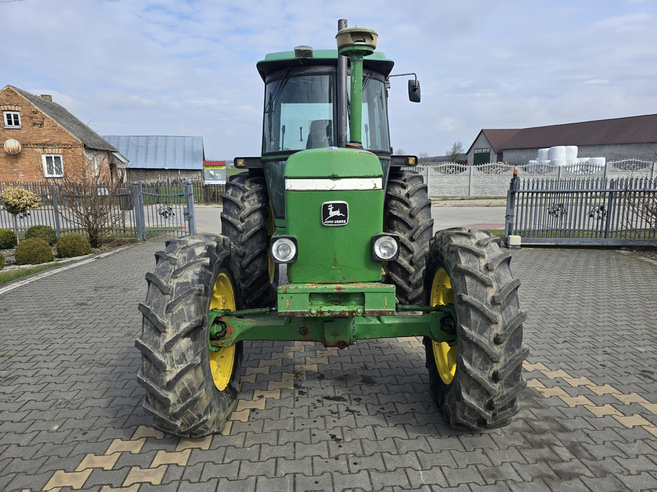 JOHN DEERE 3140 - Traktor: gambar 4 JOHN DEERE 3140 - Traktor: gambar 4