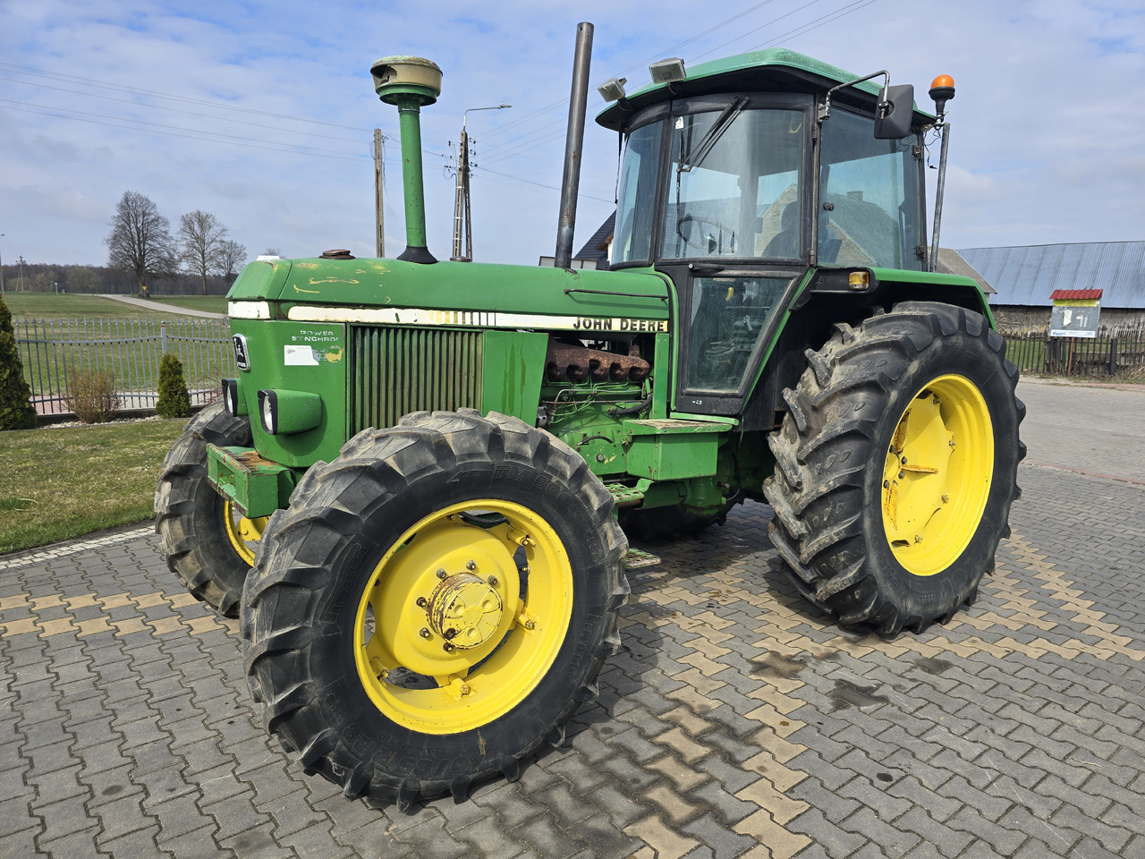 JOHN DEERE 3140 - Traktor: gambar 2 JOHN DEERE 3140 - Traktor: gambar 2