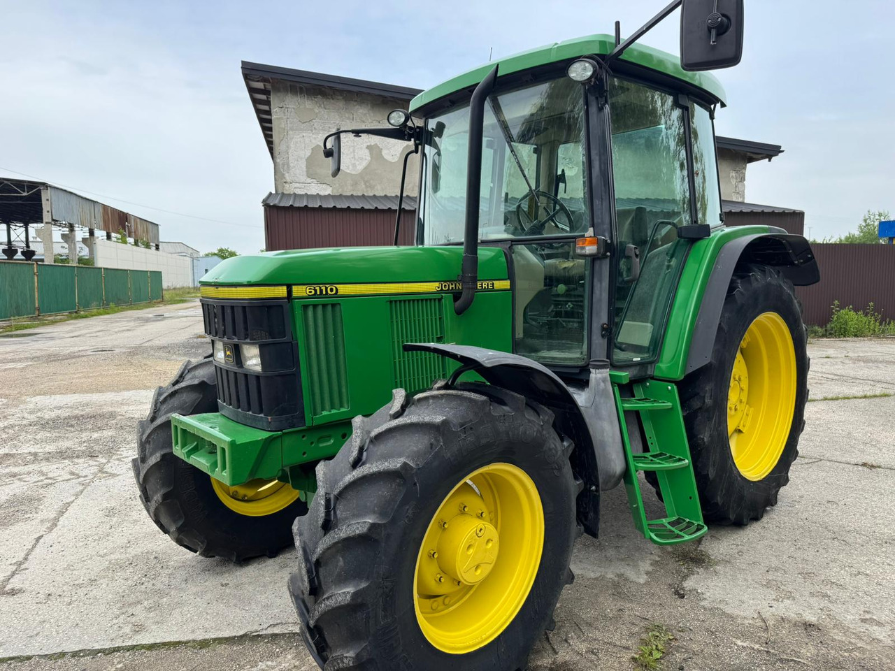 JOHN DEERE 6110 - Traktor: gambar 2 JOHN DEERE 6110 - Traktor: gambar 2