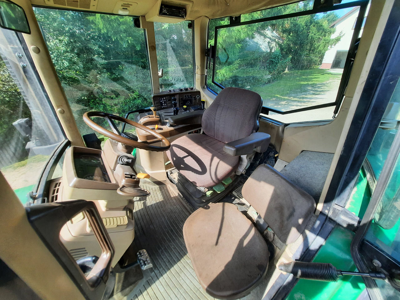 JOHN DEERE 6910 - Traktor: gambar 2 JOHN DEERE 6910 - Traktor: gambar 2