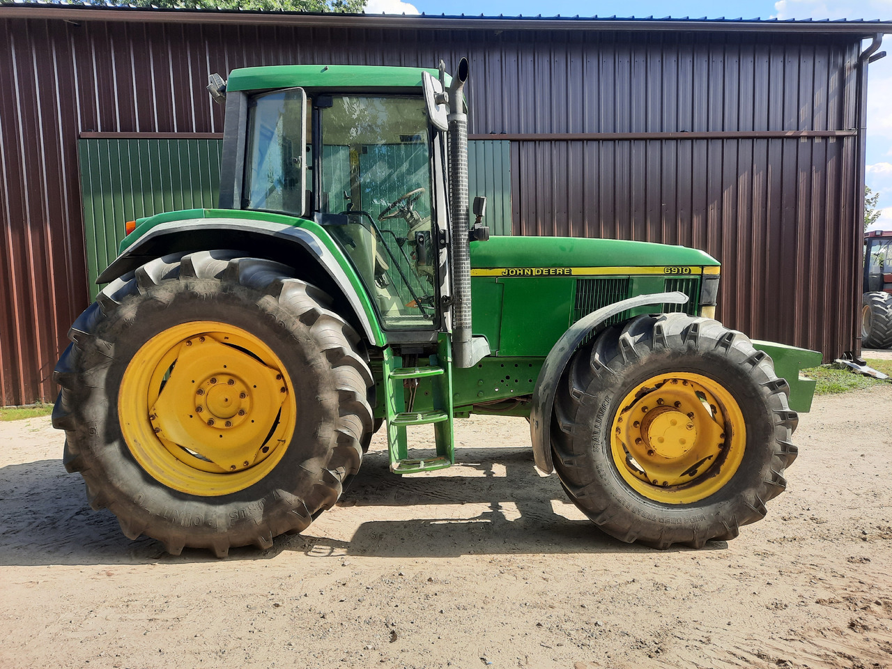 JOHN DEERE 6910 - Traktor: gambar 4 JOHN DEERE 6910 - Traktor: gambar 4