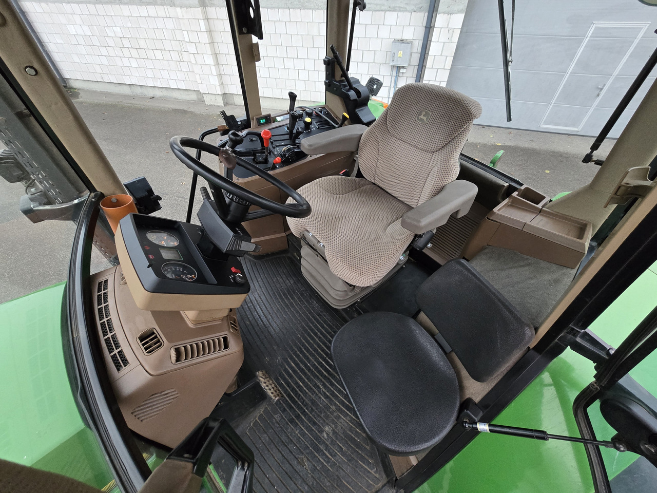 JOHN DEERE 7600 - Traktor: gambar 2 JOHN DEERE 7600 - Traktor: gambar 2
