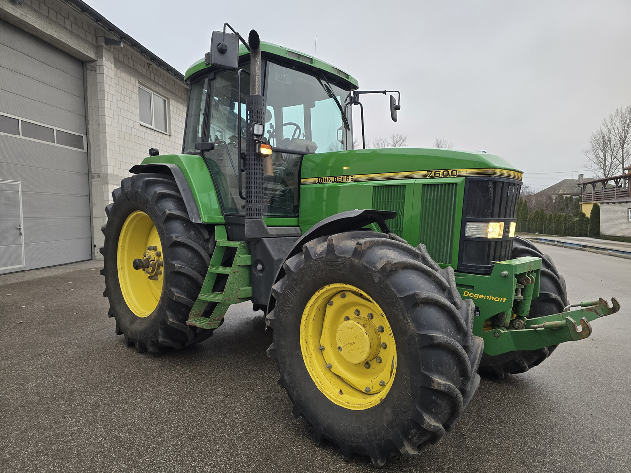 JOHN DEERE 7600 - Traktor: gambar 1 JOHN DEERE 7600 - Traktor: gambar 1