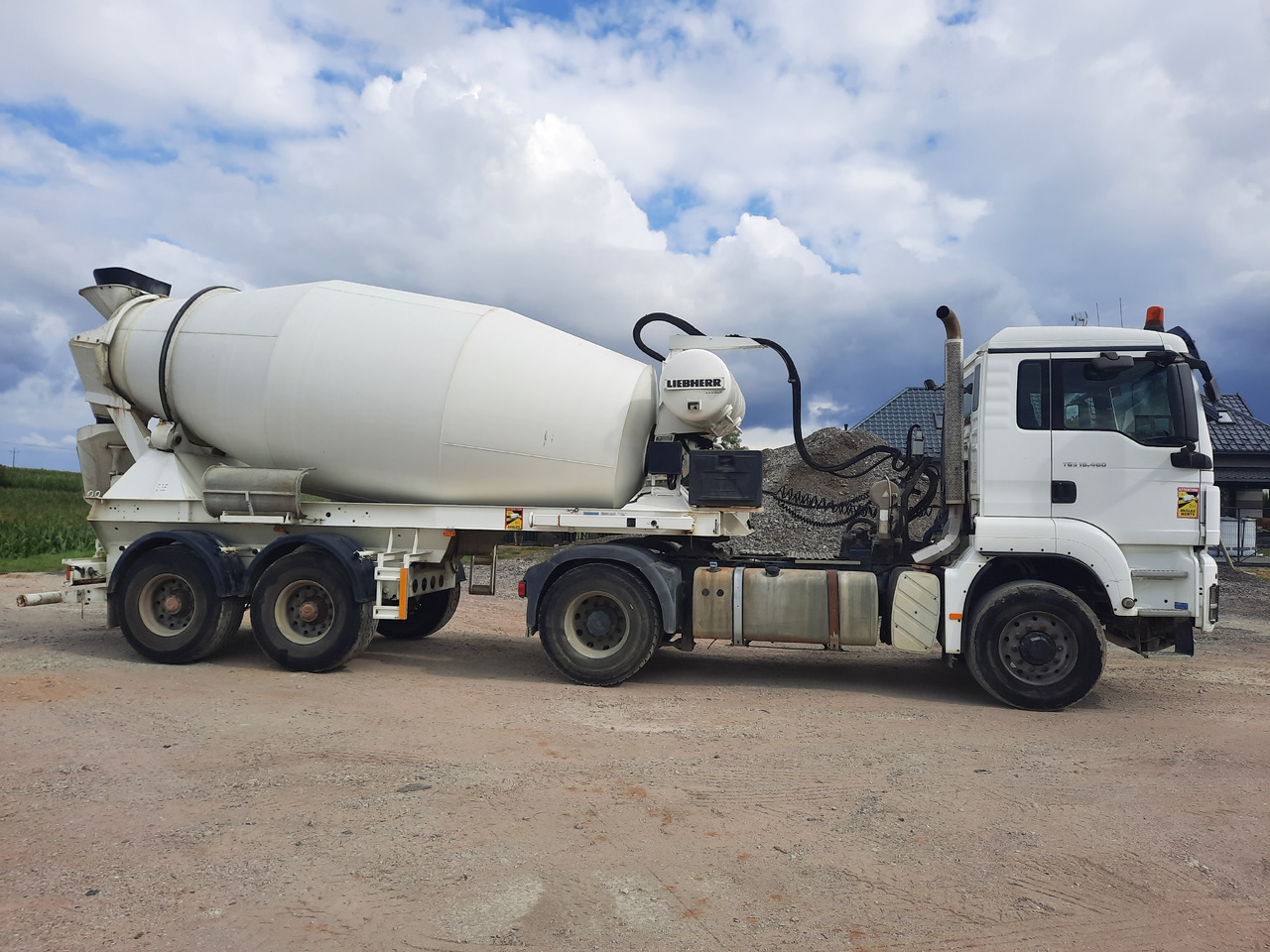 LIEBHERR 10 m3 - Semi-trailer mixer beton: gambar 4 LIEBHERR 10 m3 - Semi-trailer mixer beton: gambar 4