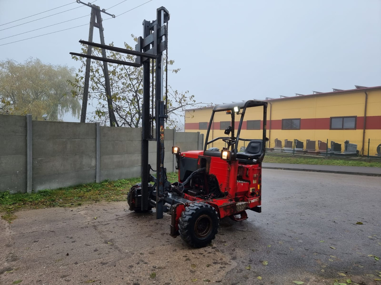 Moffett MS 20.3 - Forklift yang dipasang di truk: gambar 1 Moffett MS 20.3 - Forklift yang dipasang di truk: gambar 1