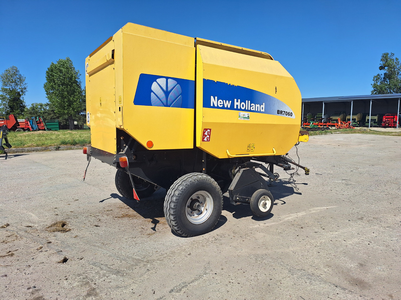 NEW HOLLAND BR7060 - Baler bulat: gambar 1 NEW HOLLAND BR7060 - Baler bulat: gambar 1