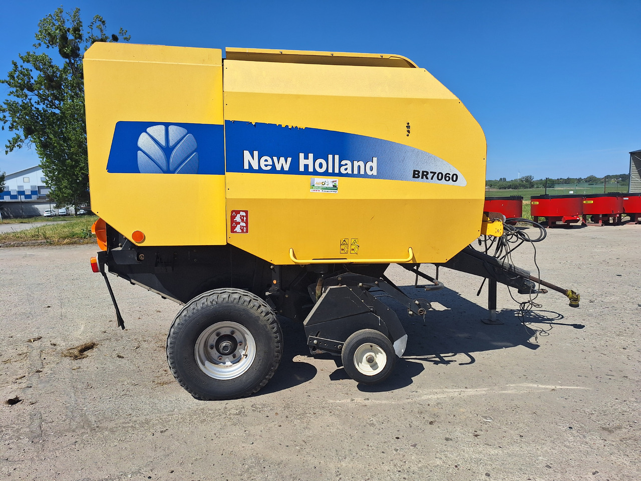 NEW HOLLAND BR7060 - Baler bulat: gambar 2 NEW HOLLAND BR7060 - Baler bulat: gambar 2