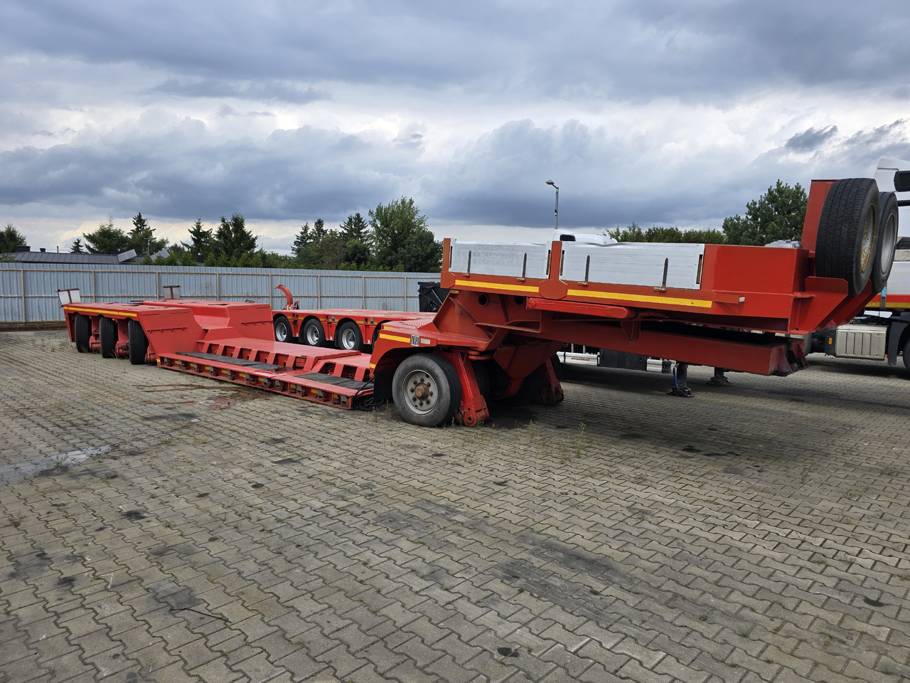 NICOLAS B4763D - Semi-trailer low bed: gambar 1 NICOLAS B4763D - Semi-trailer low bed: gambar 1