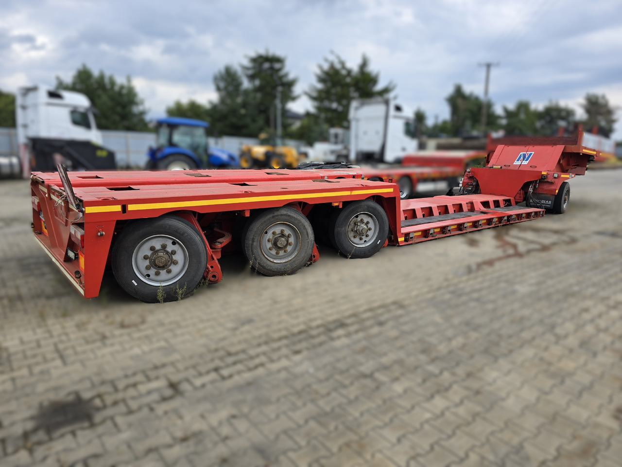 NICOLAS B4763D - Semi-trailer low bed: gambar 2 NICOLAS B4763D - Semi-trailer low bed: gambar 2