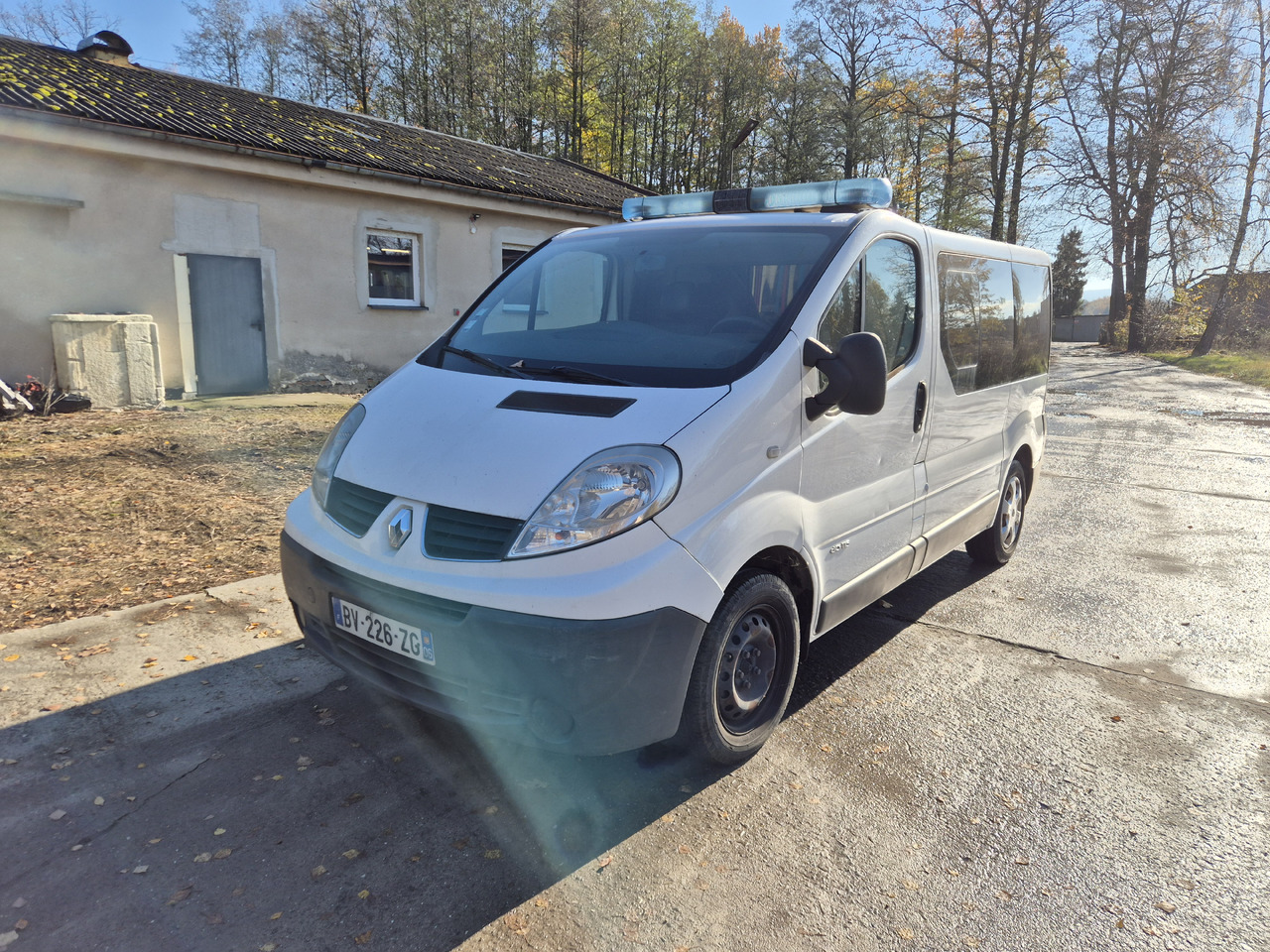 RENAULT Trafic 2.0 dCi 115 KM - Ambulans: gambar 4 RENAULT Trafic 2.0 dCi 115 KM - Ambulans: gambar 4