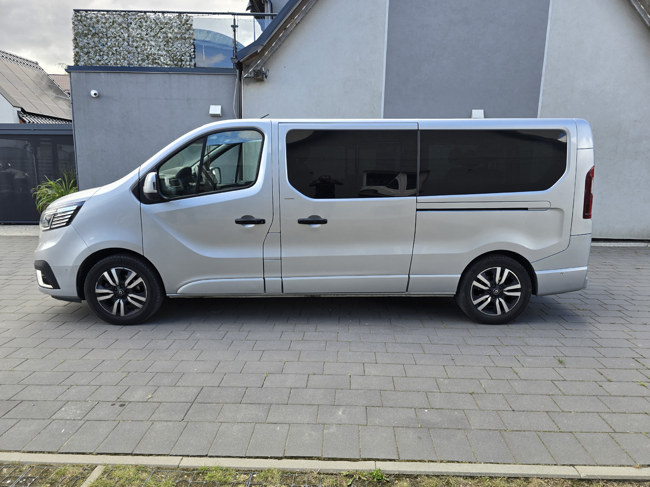 RENAULT Trafic SPACECLASS Premium - Van penumpang: gambar 1 RENAULT Trafic SPACECLASS Premium - Van penumpang: gambar 1