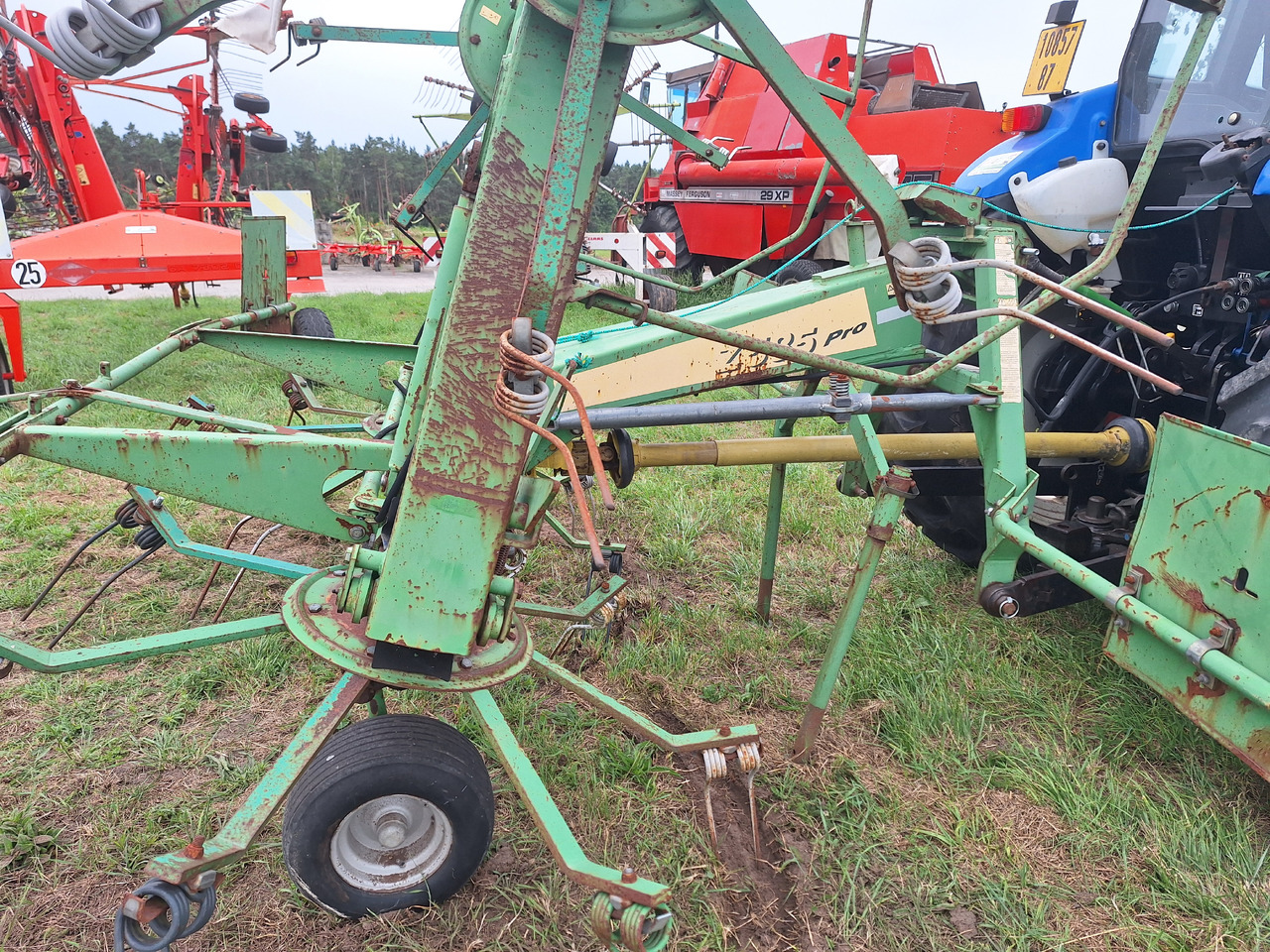 STOLL 2585 - Tedder/ Menyapu: gambar 4 STOLL 2585 - Tedder/ Menyapu: gambar 4
