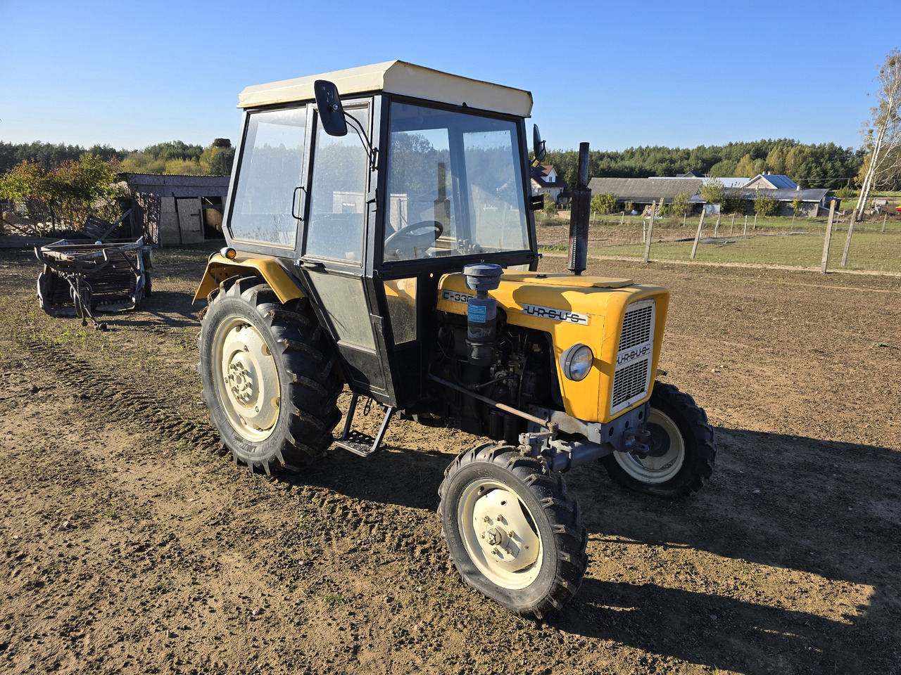 Ursus C-330 - Traktor: gambar 1 Ursus C-330 - Traktor: gambar 1