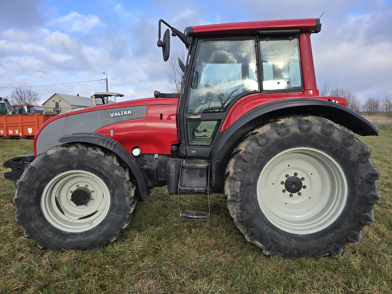 VALTRA T140 - Traktor: gambar 1 VALTRA T140 - Traktor: gambar 1