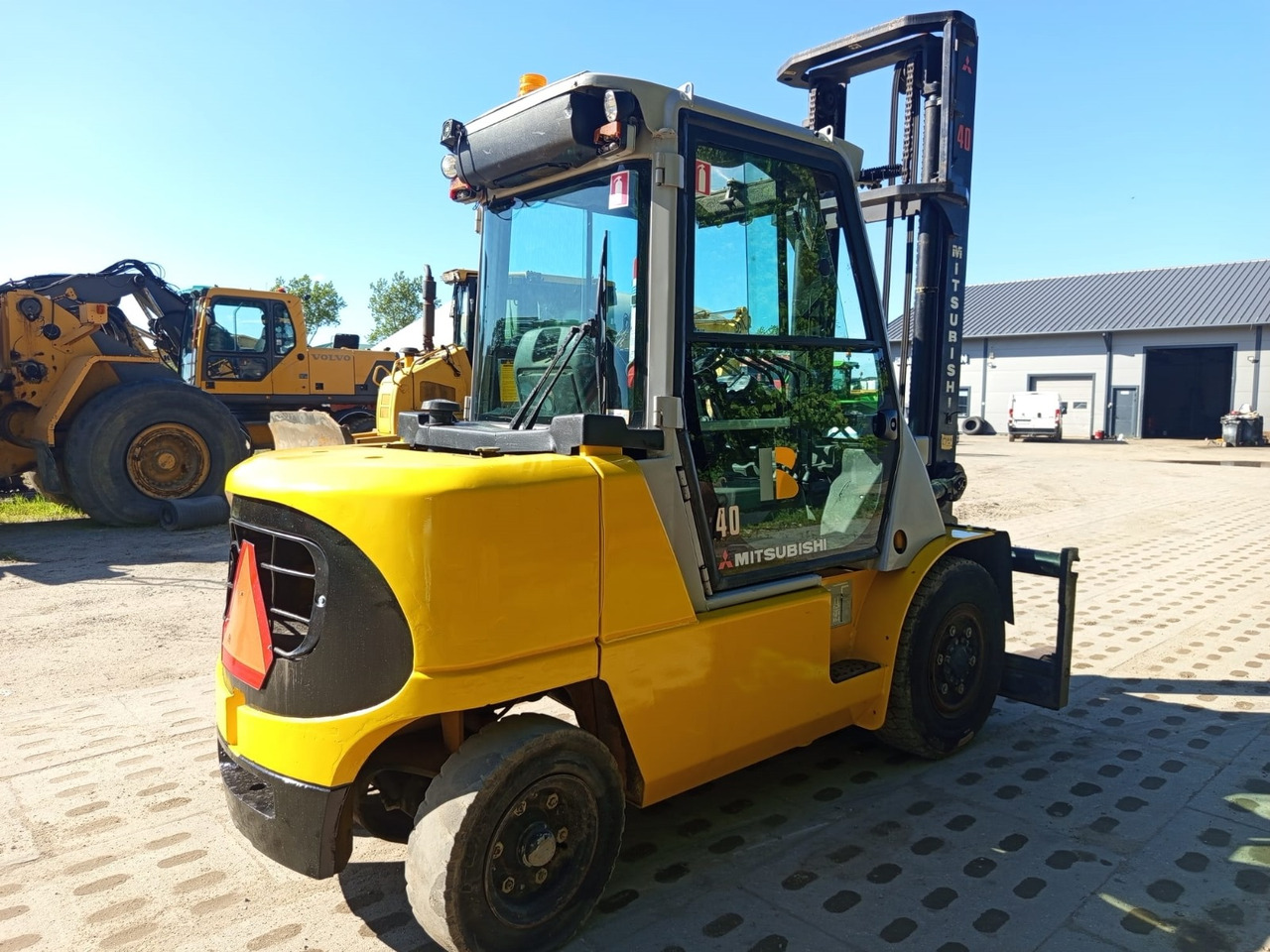 Mitsubishi FD40K - Forklift medan kasar: gambar 5 Mitsubishi FD40K - Forklift medan kasar: gambar 5