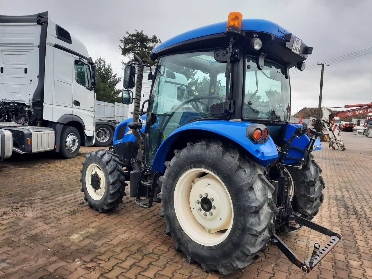 New-holland T4.65 - Traktor: gambar 5 New-holland T4.65 - Traktor: gambar 5