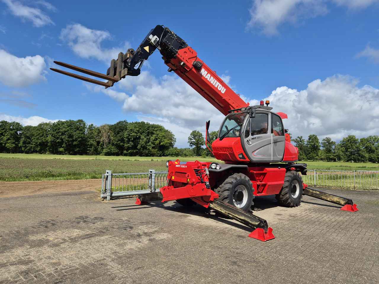 Manitou MRT 2150 plus privilege - Telehandler: gambar 1 Manitou MRT 2150 plus privilege - Telehandler: gambar 1