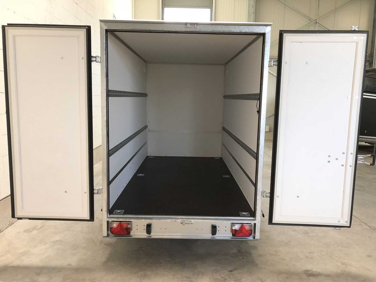 BLYSS F1330HD Kofferanhänger - Trailer kotak tertutup: gambar 2 BLYSS F1330HD Kofferanhänger - Trailer kotak tertutup: gambar 2