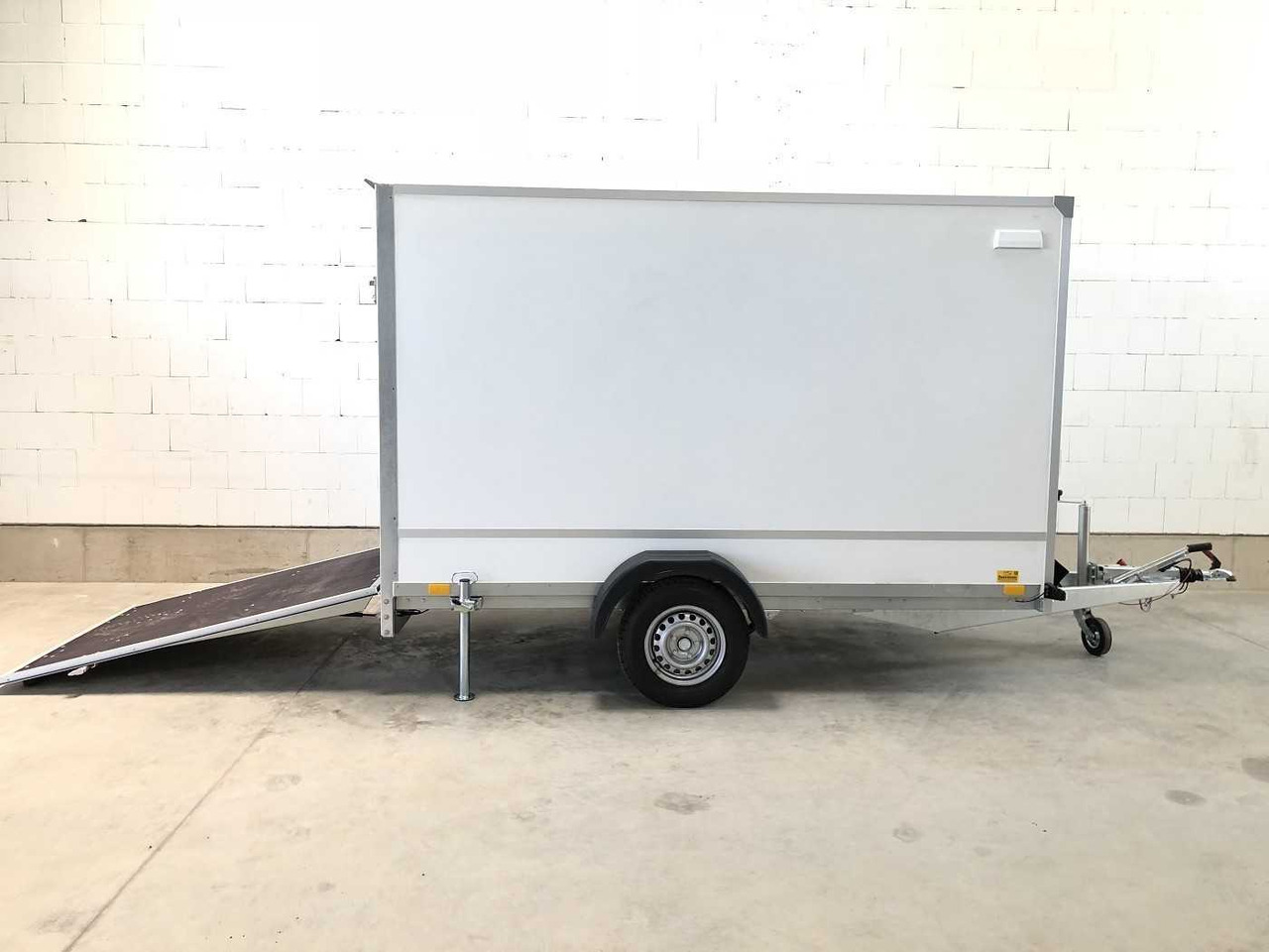 BLYSS F1330HD Rampe Kofferanhänger - Trailer kotak tertutup: gambar 1 BLYSS F1330HD Rampe Kofferanhänger - Trailer kotak tertutup: gambar 1