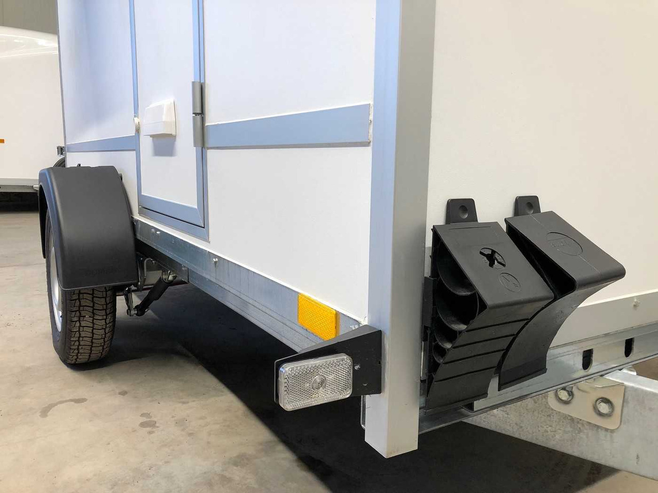 Trailer kotak tertutup baru BLYSS F1330HD Seitentür,Fenster,Aero Kofferanhänger: gambar 23