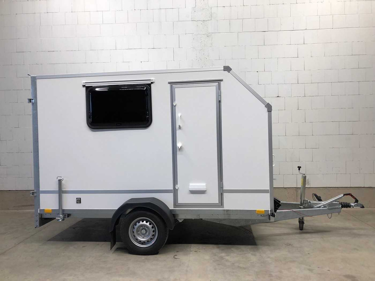 Trailer kotak tertutup baru BLYSS F1330HD Seitentür,Fenster,Aero Kofferanhänger: gambar 10