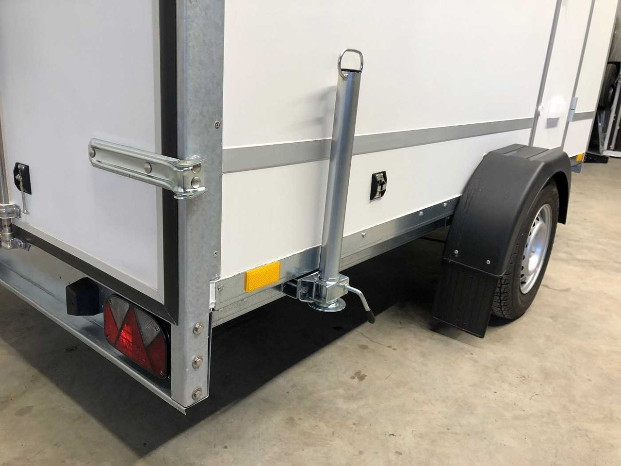 Trailer kotak tertutup baru BLYSS F1330HD Seitentür,Fenster,Aero Kofferanhänger: gambar 8