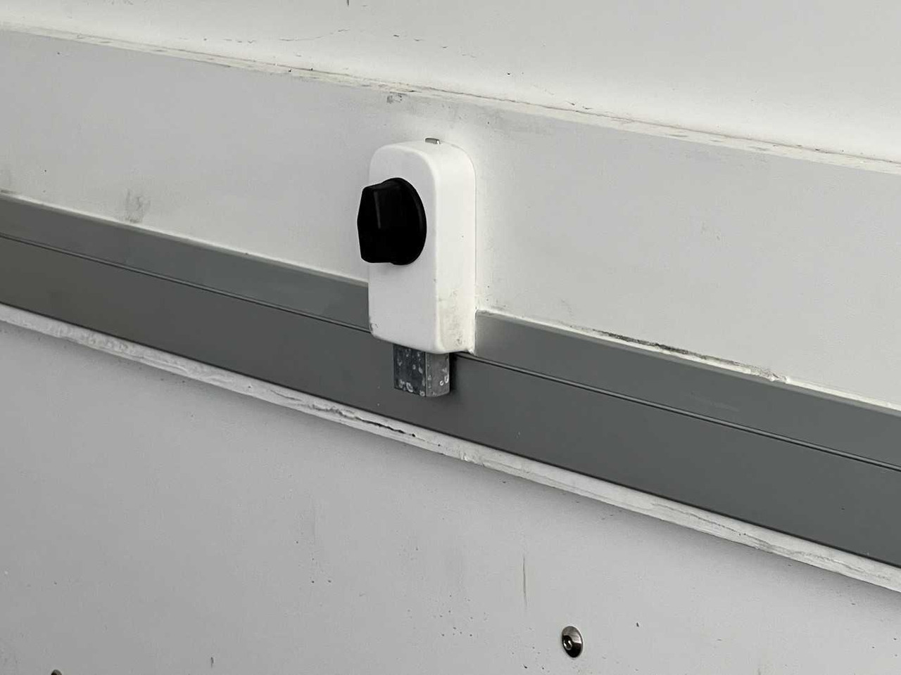 Trailer penjual baru BLYSS F1336HD mit Verkaufsklappe Kofferanhänger: gambar 20