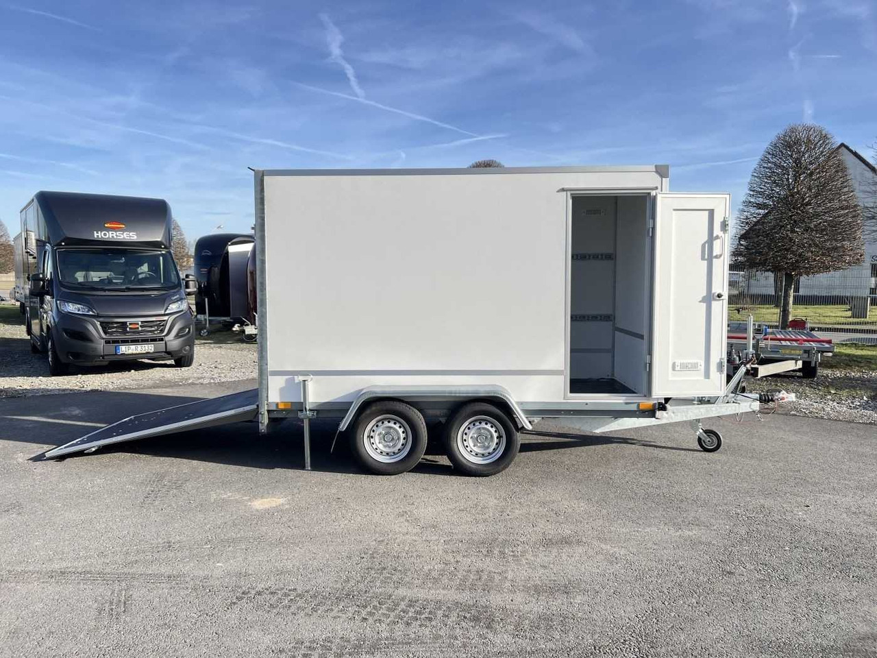 BLYSS F2030HTD Rampe + Seitentür Kofferanhänger - Trailer kotak tertutup: gambar 1 BLYSS F2030HTD Rampe + Seitentür Kofferanhänger - Trailer kotak tertutup: gambar 1