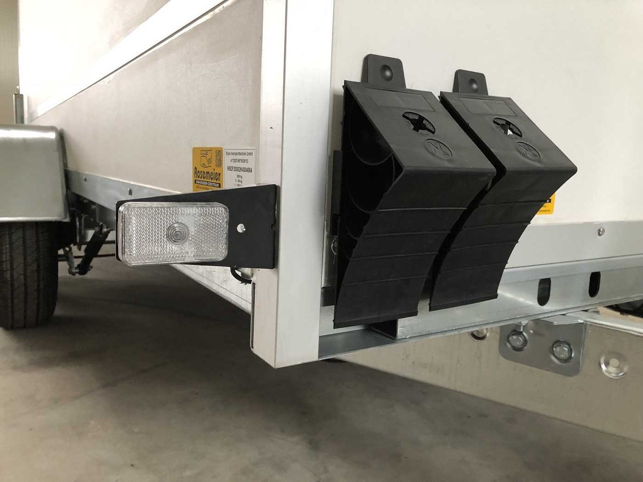 Trailer kotak tertutup baru BLYSS F2736HTD Kofferanhänger: gambar 24