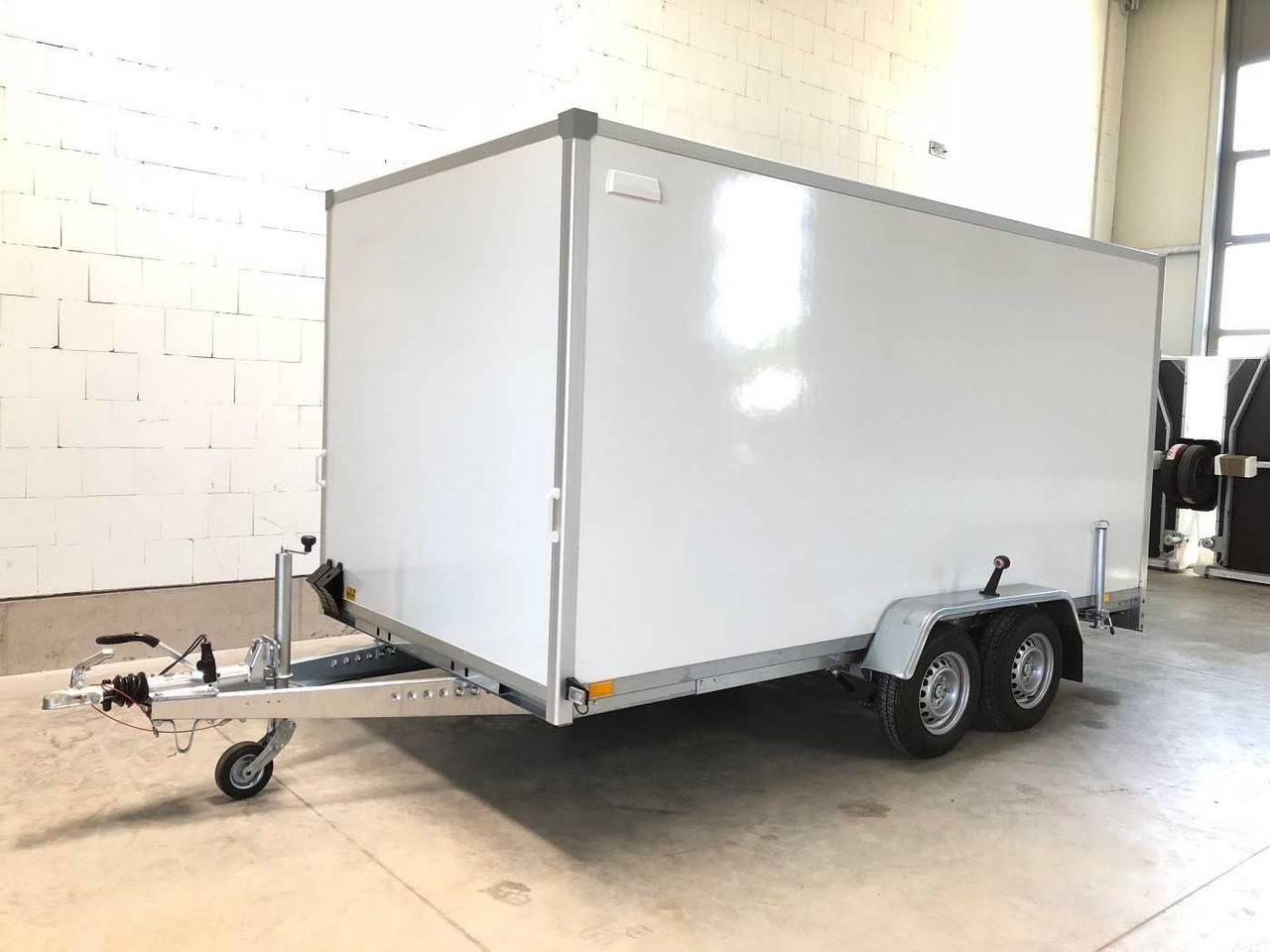 BLYSS F2741HT Rampe Kofferanhänger - Trailer kotak tertutup: gambar 2 BLYSS F2741HT Rampe Kofferanhänger - Trailer kotak tertutup: gambar 2