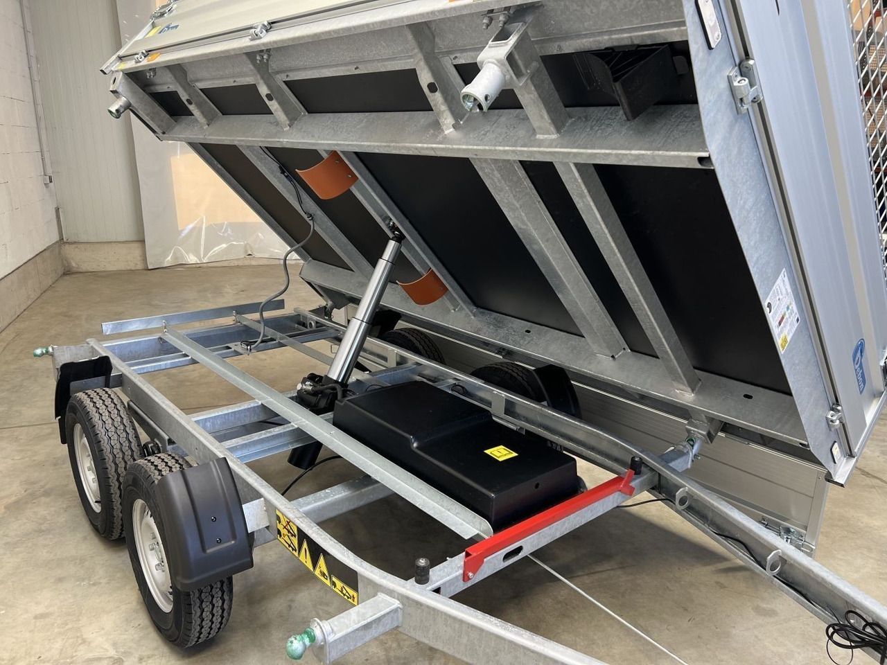 Cheval Liberte Debon PW2.4E Gitteraufsatz Dreiseitenkipper - Trailer jungkit: gambar 2 Cheval Liberte Debon PW2.4E Gitteraufsatz Dreiseitenkipper - Trailer jungkit: gambar 2