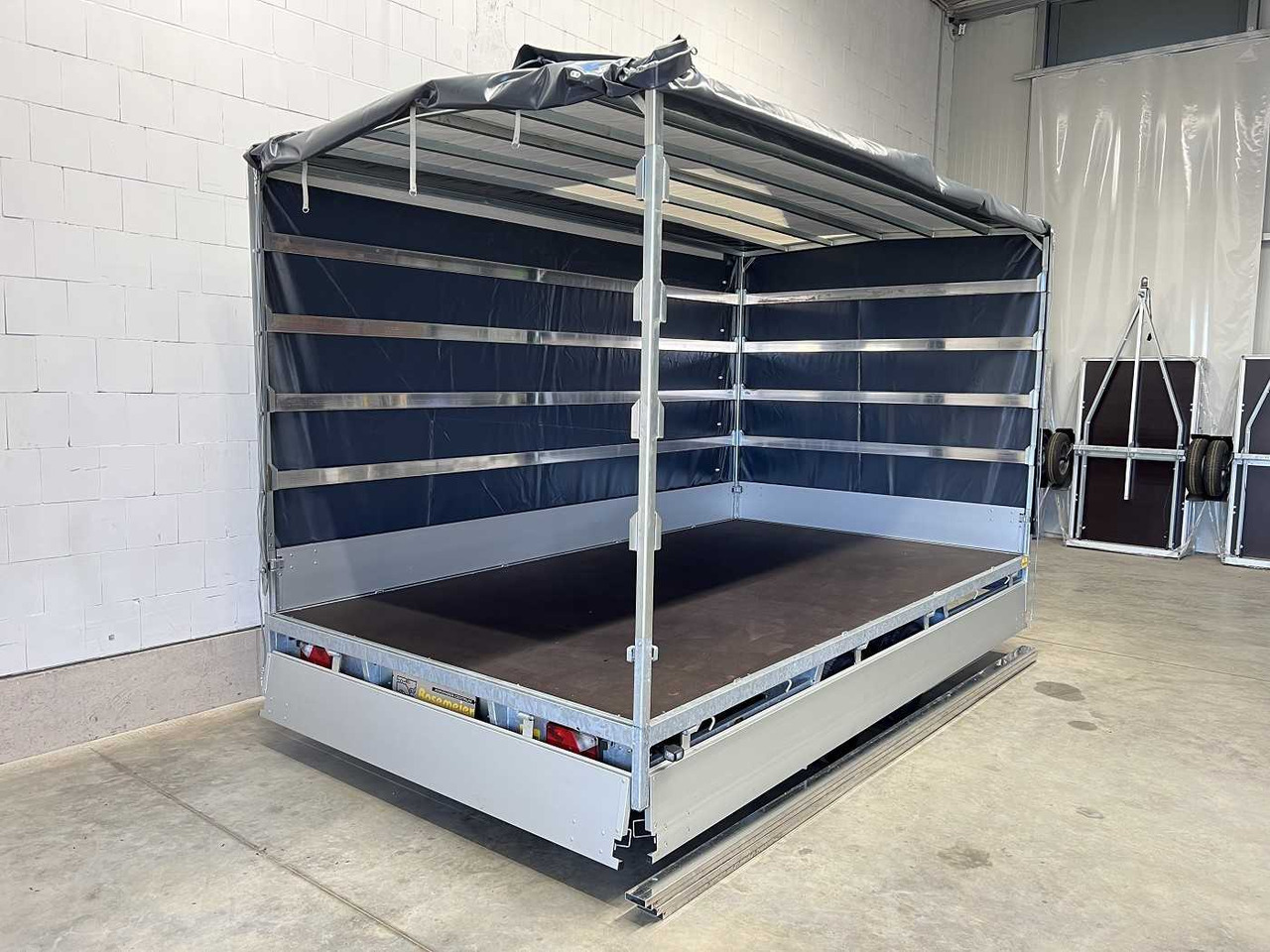 HULCO Medax-2 3000 Plane Hochlader - Trailer dengan terpal samping: gambar 4 HULCO Medax-2 3000 Plane Hochlader - Trailer dengan terpal samping: gambar 4